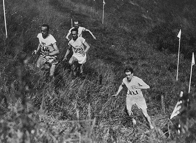 Paavo Nurmi leading the 1924 cross-country event