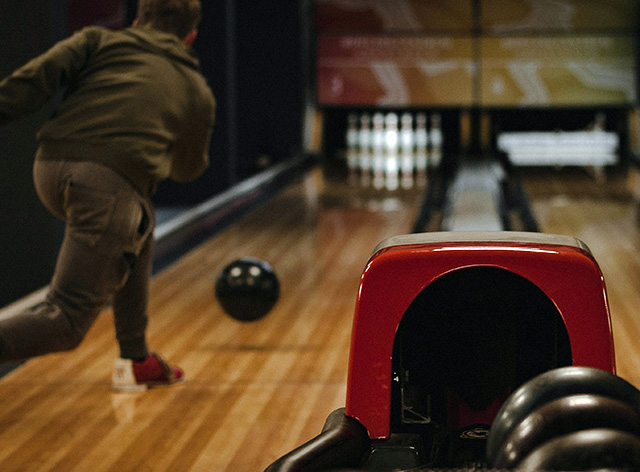 Tenpin bowling 