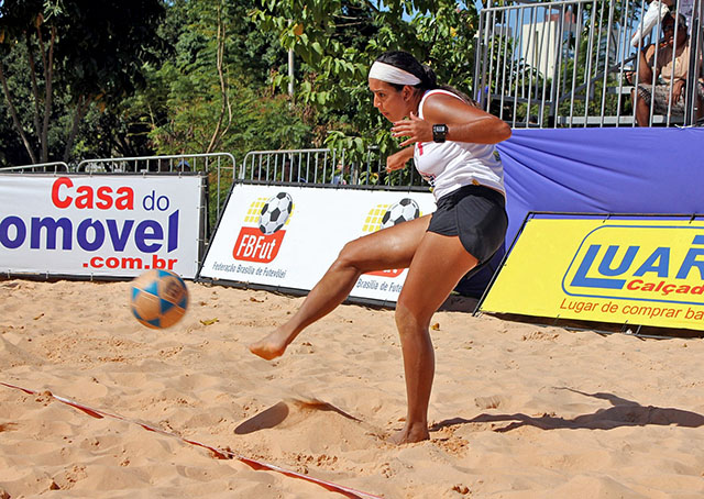 footvolley kick