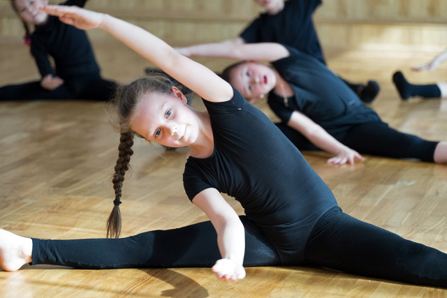 children doing gymnastics