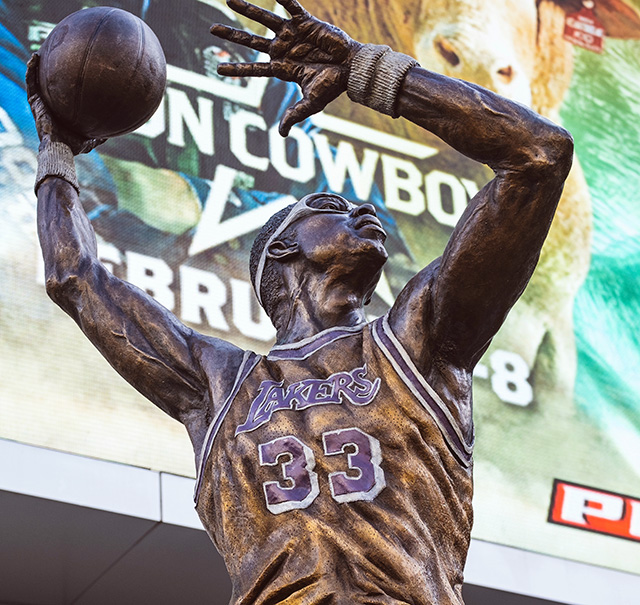 statue of Kareem Abdul-Jabbar 