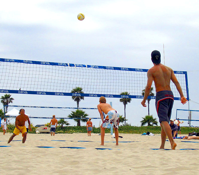 beach volleyball players